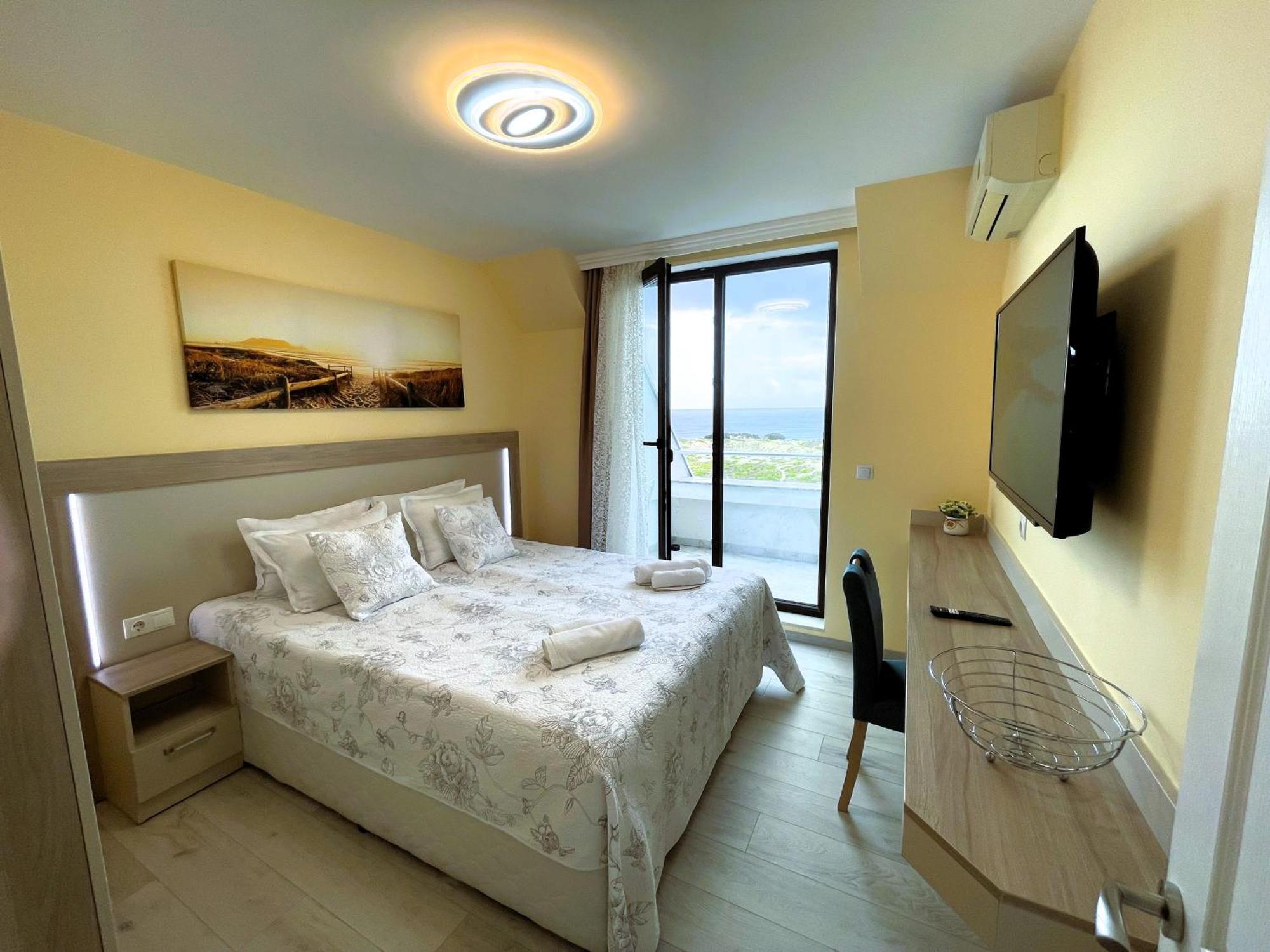 Apart-Hotel Panorama Sea Lux Primorsko Exterior photo